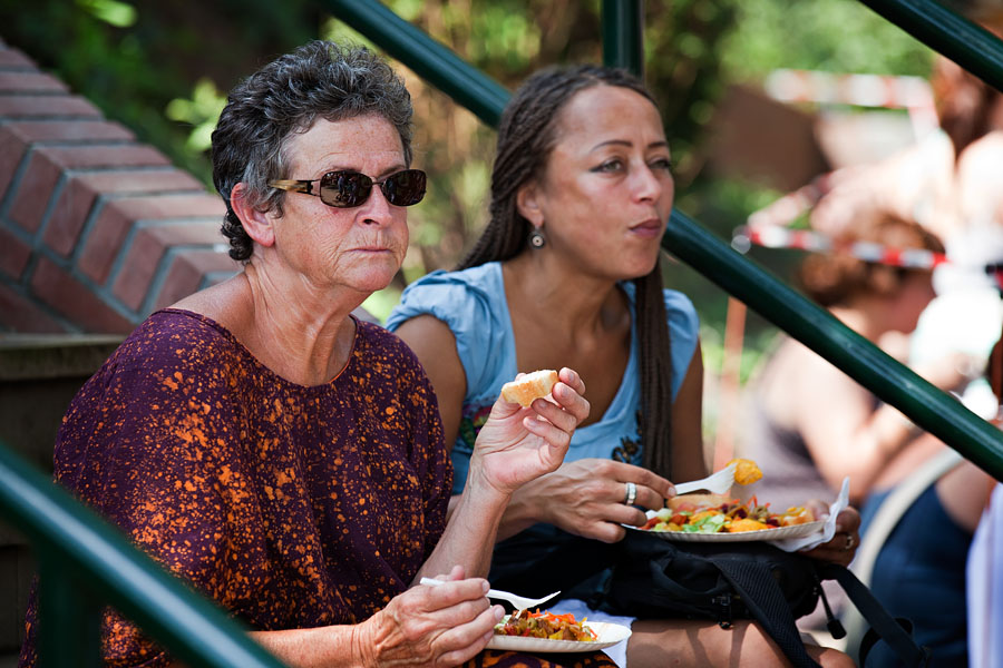  Enjoying oriental food